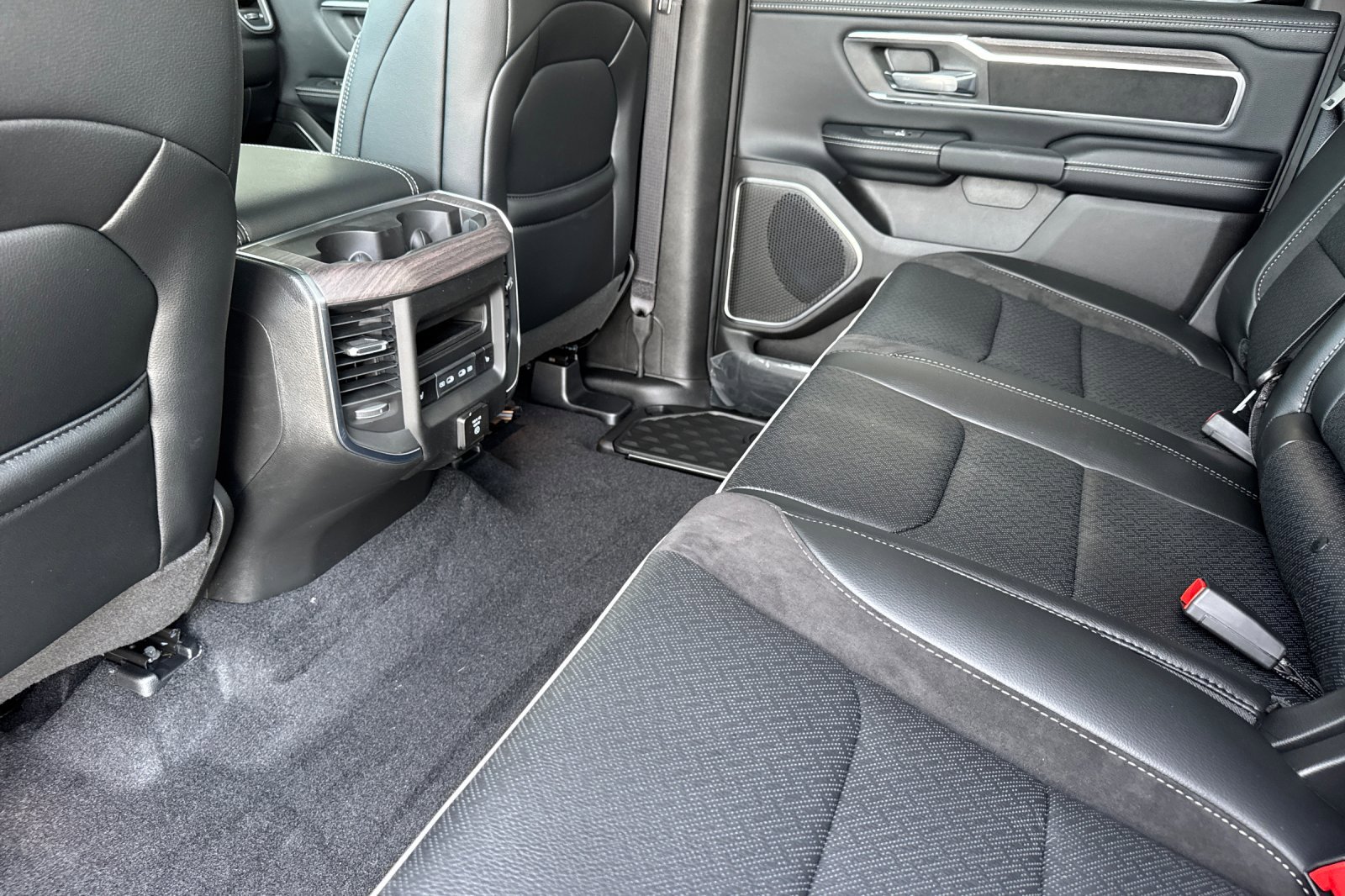 New 2026 RAM 1500 Laramie AWD/4WD image 11