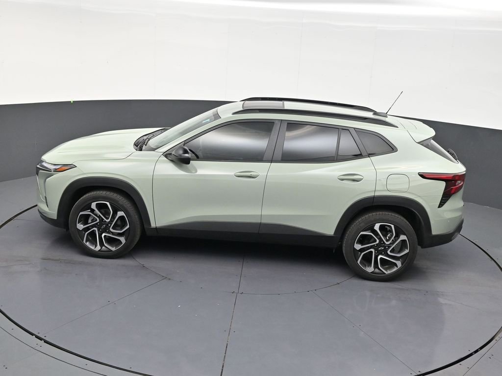 Used 2024 Chevrolet Trax RS w/ Sunroof Package FWD image 13