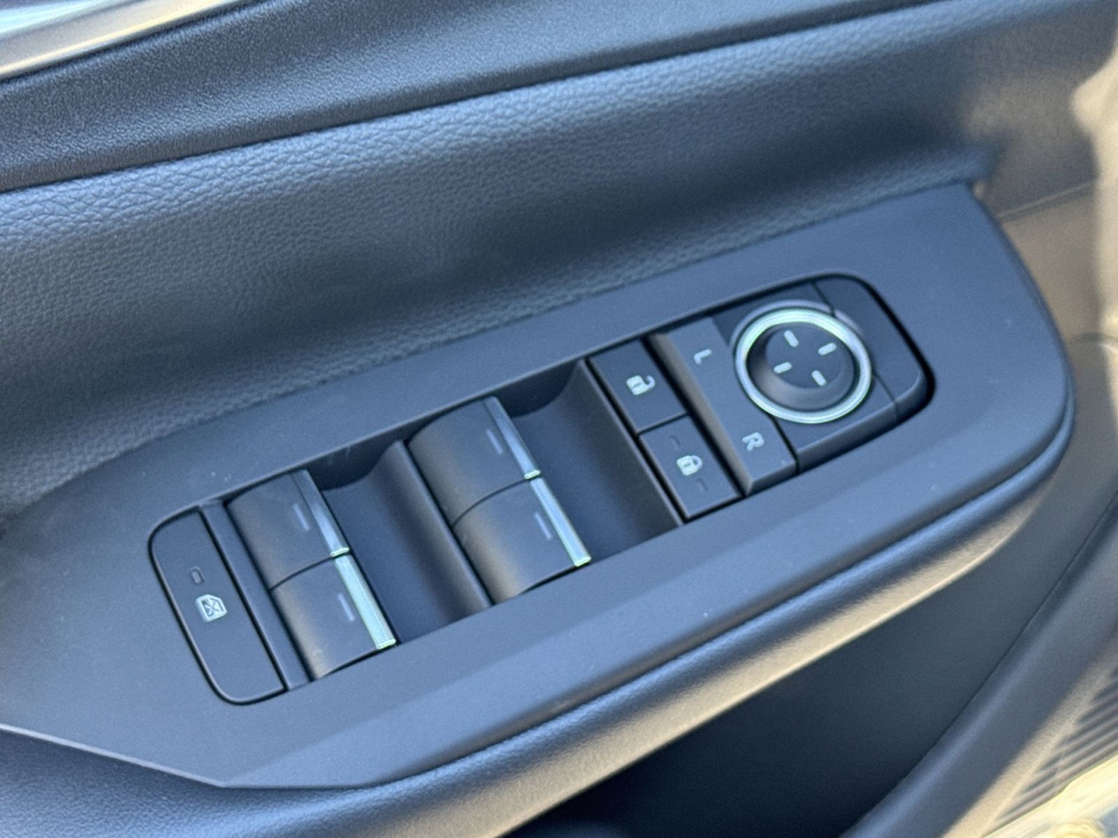 New 2026 Toyota Prius Plug-In Hybrid FWD image 15
