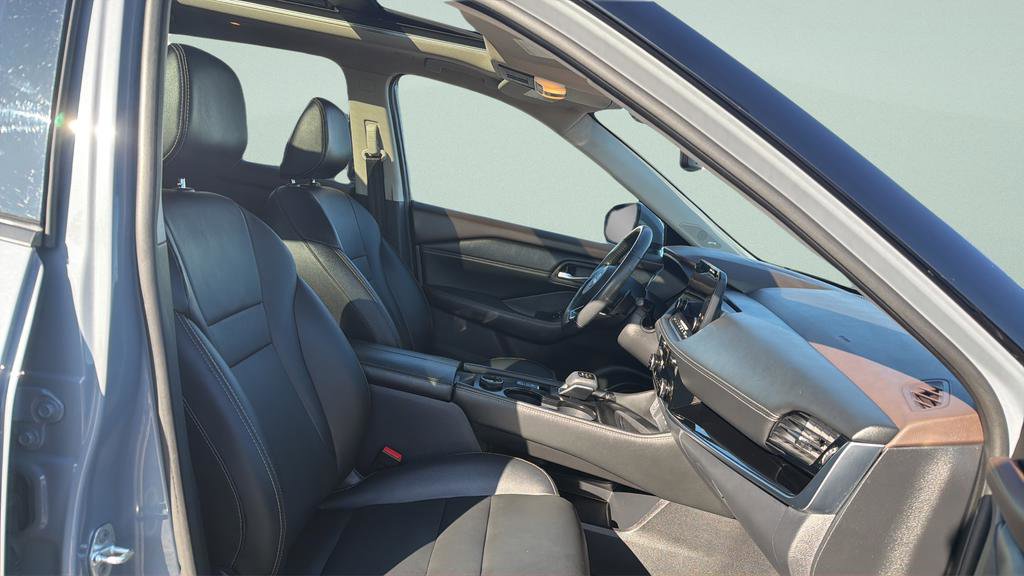 Used 2023 Nissan Rogue SL w/ SL Premium Package image 25