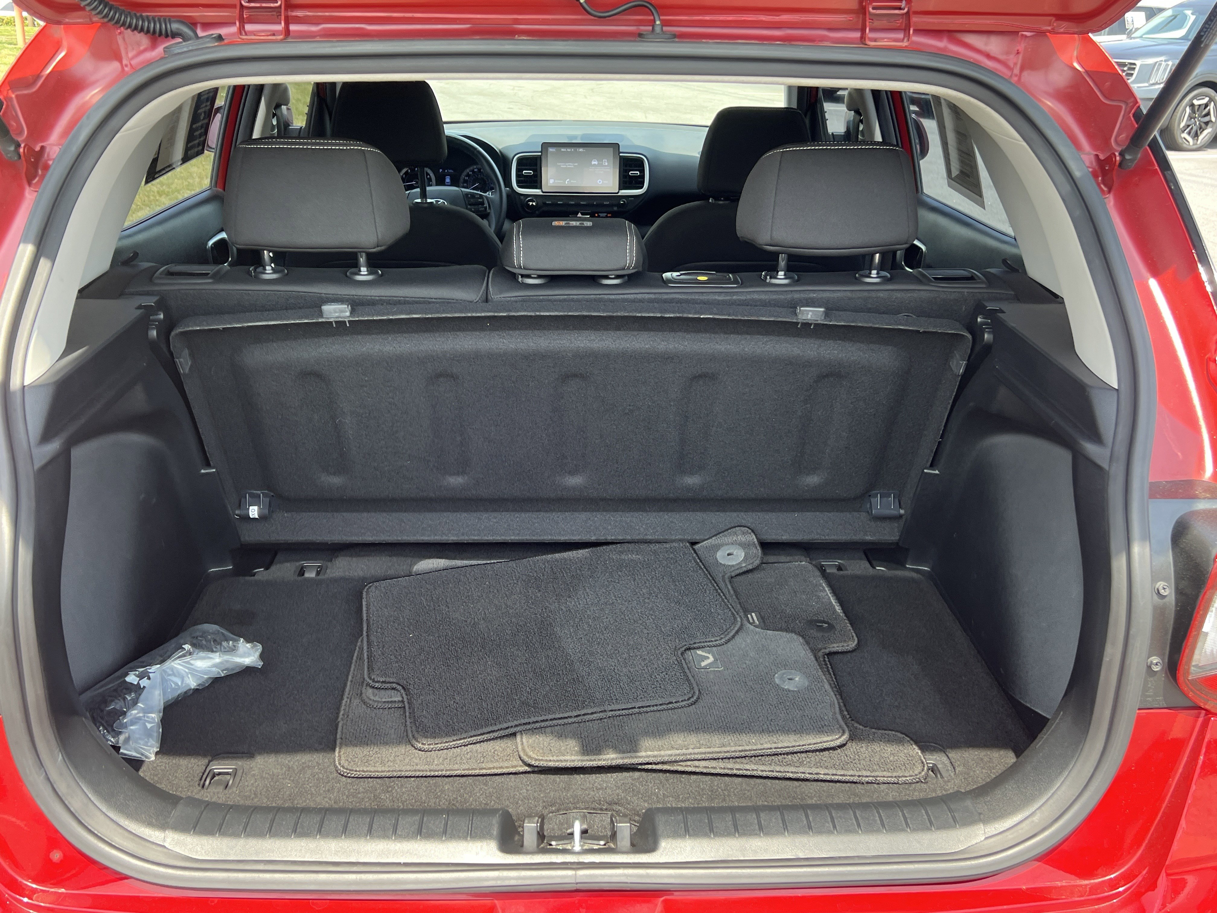 Used 2022 Hyundai Venue SEL image 21