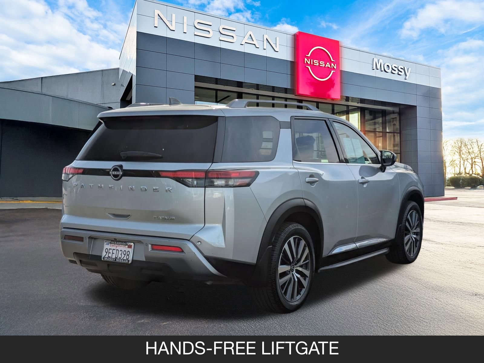 Certified 2022 Nissan Pathfinder Platinum w/ Lighting Package (N93) image 8