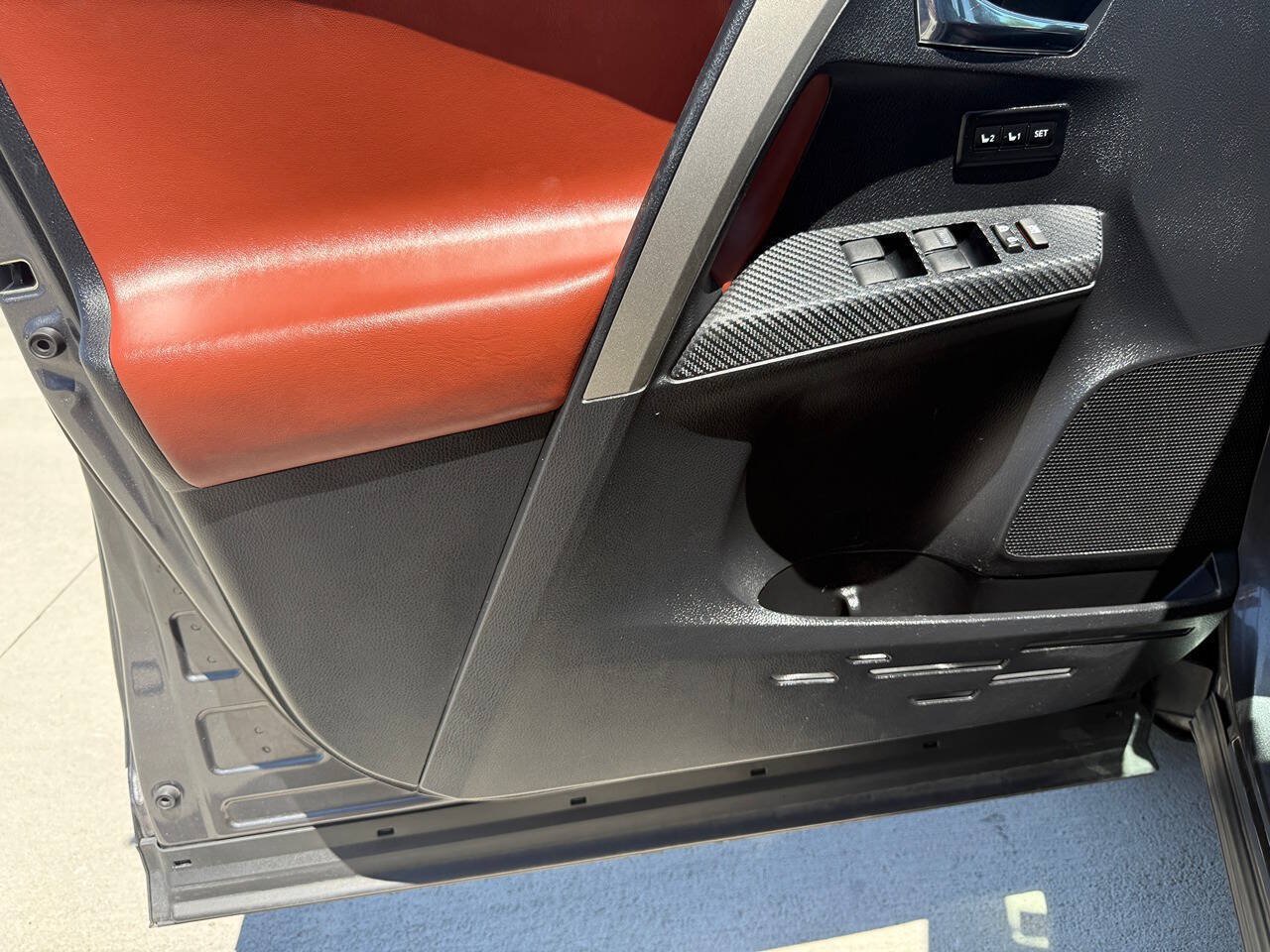 Used 2014 Toyota RAV4 Limited w/ Technology Package FWD image 29