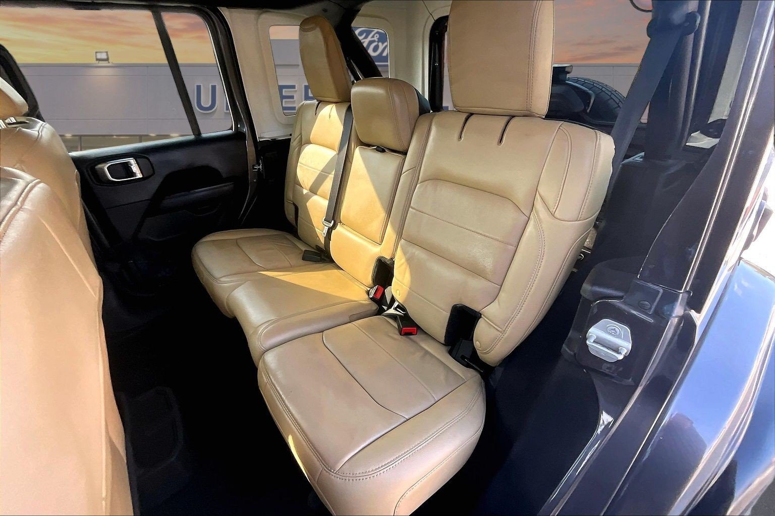 Used 2018 Jeep Wrangler Unlimited Sahara AWD/4WD image 23