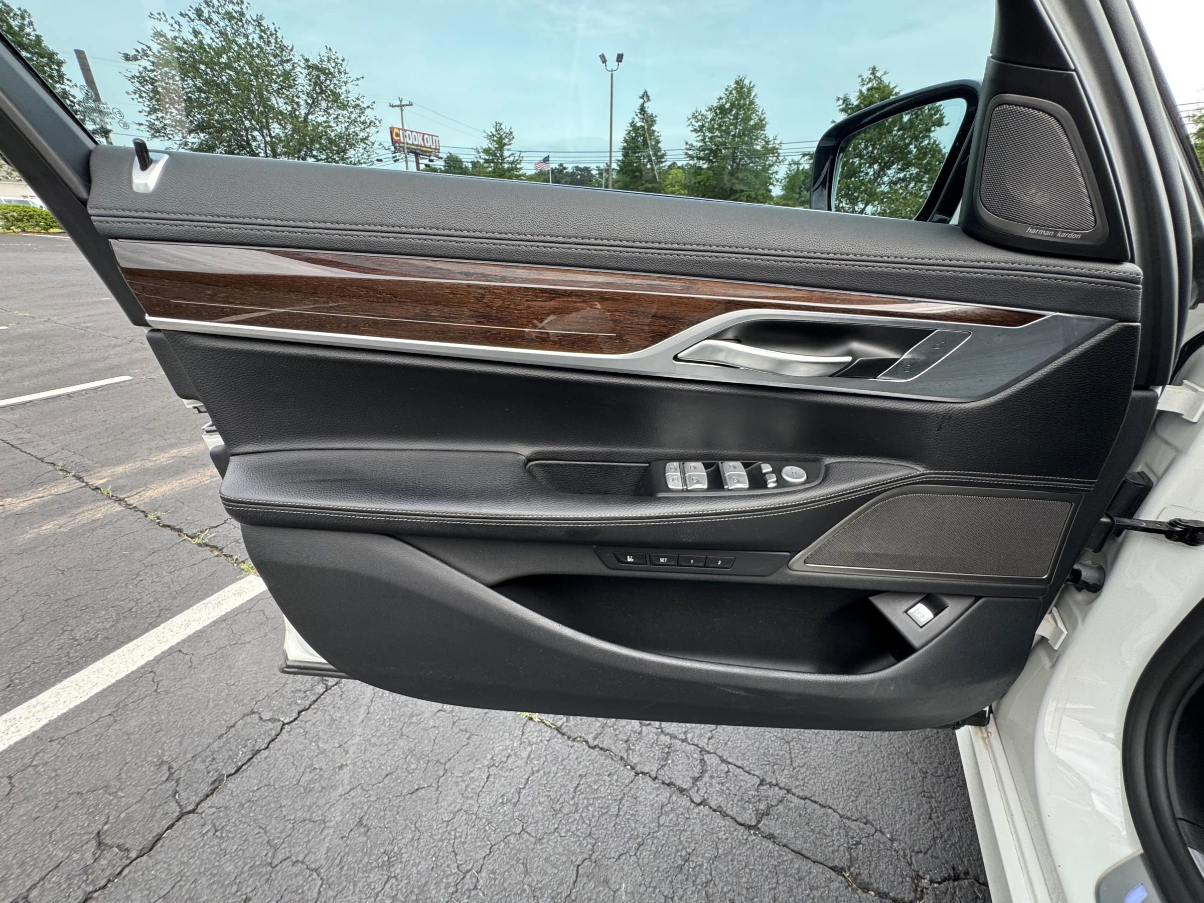 Used 2020 BMW 740i image 12