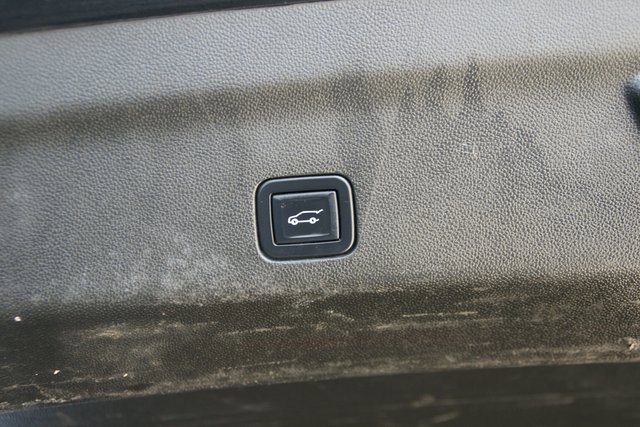 Used 2022 Chevrolet Suburban RST w/ Sport Performance Package image 31