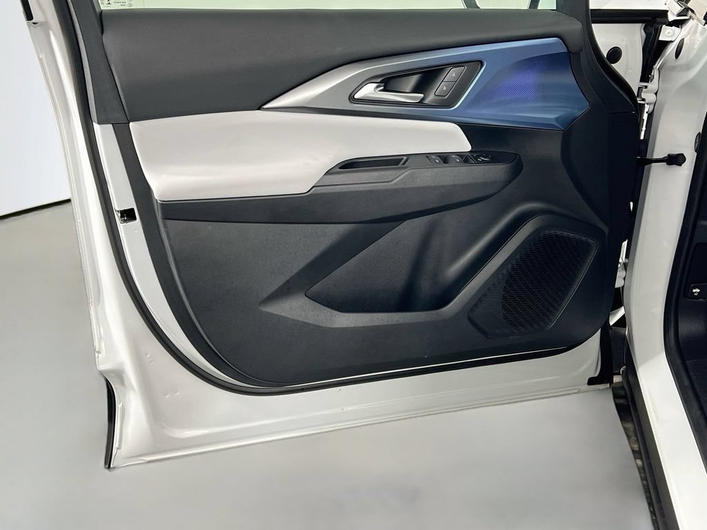 New 2026 Chevrolet Equinox EV LT FWD image 18