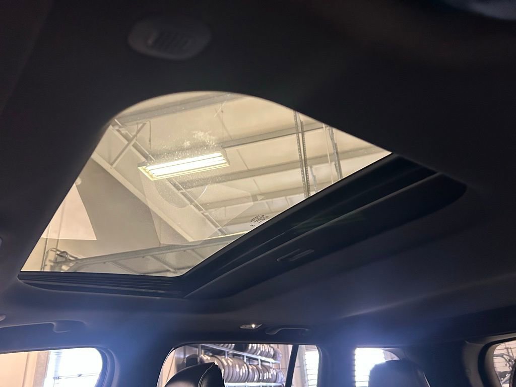 Used 2024 Jeep Grand Cherokee Altitude image 19