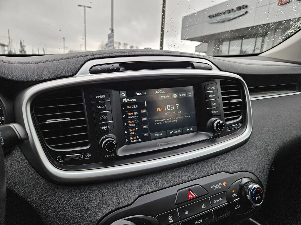 Used 2018 Kia Sorento LX image 19