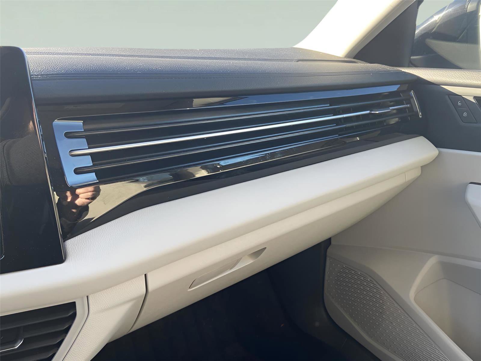 Used 2025 Volkswagen Jetta S image 33