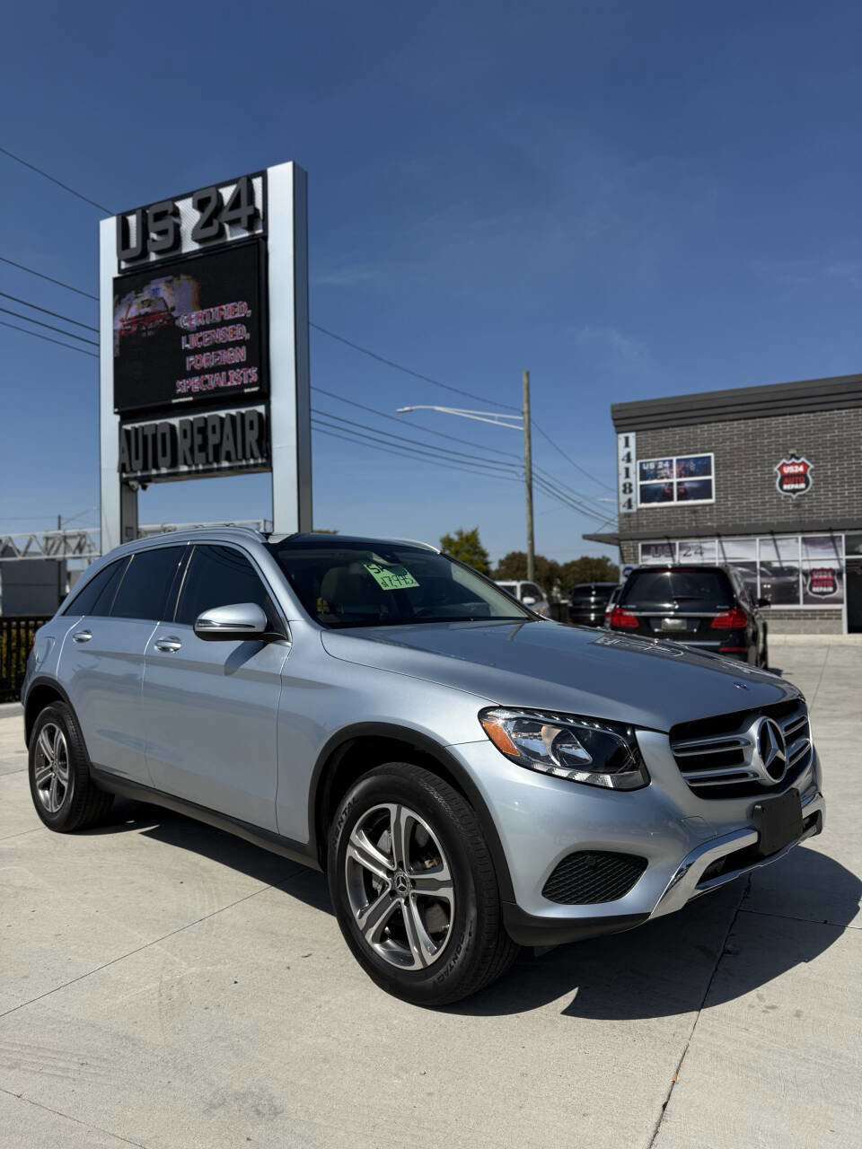 Used 2018 Mercedes-Benz GLC 300 GLC 300 4MATIC AWD 4dr SUV image 1