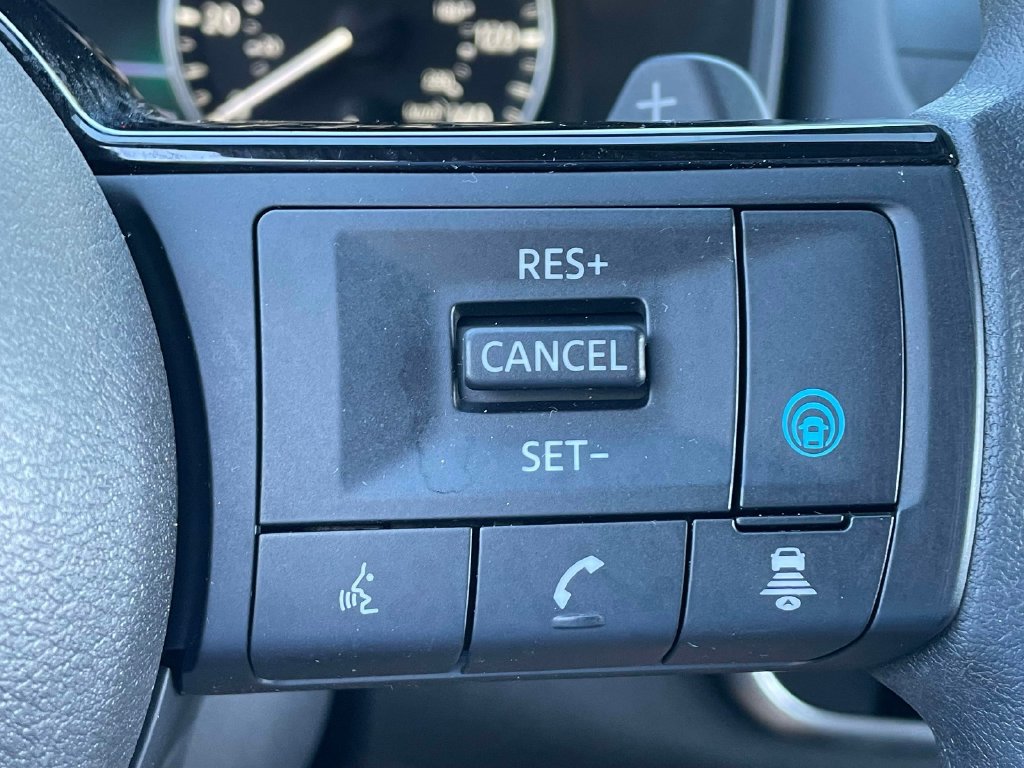 Used 2023 Nissan Rogue SV FWD image 30