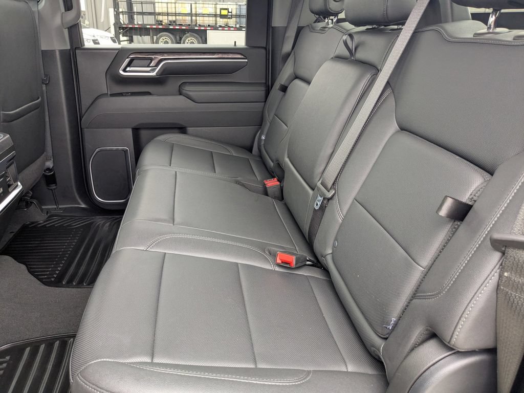 Used 2025 Chevrolet Silverado 2500 LTZ w/ LTZ Convenience Package AWD/4WD image 15