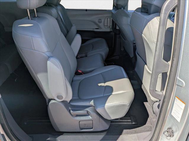 Used 2021 Toyota Sienna XLE w/ XLE Plus Package image 19