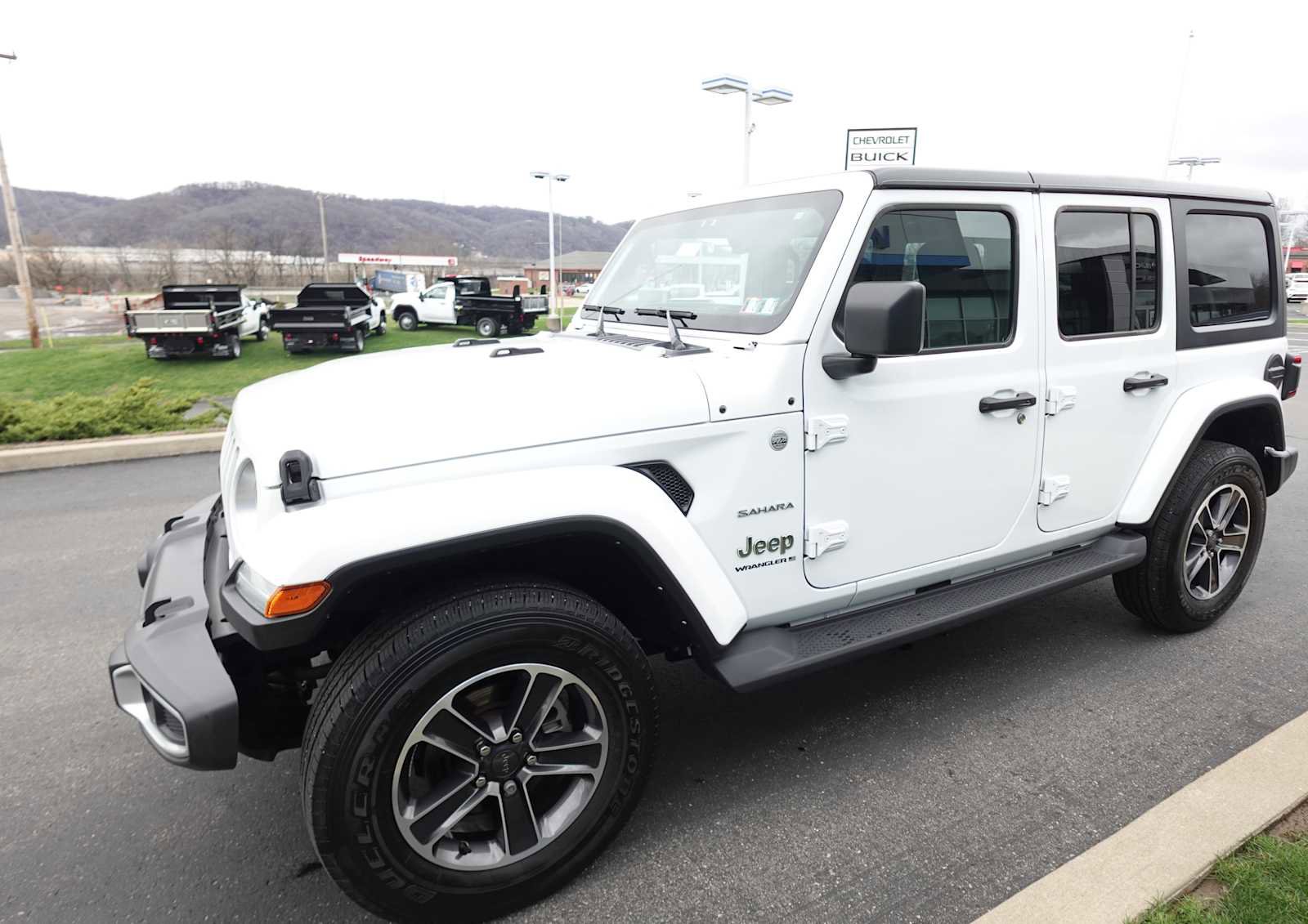 Used 2023 Jeep Wrangler Sahara w/ LED Lighting Group AWD/4WD image 6