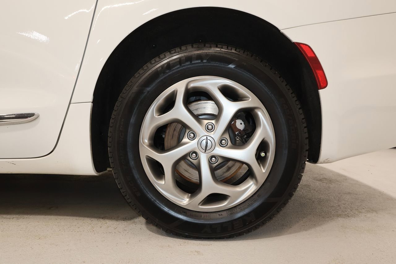 Used 2022 Chrysler Pacifica Limited image 33