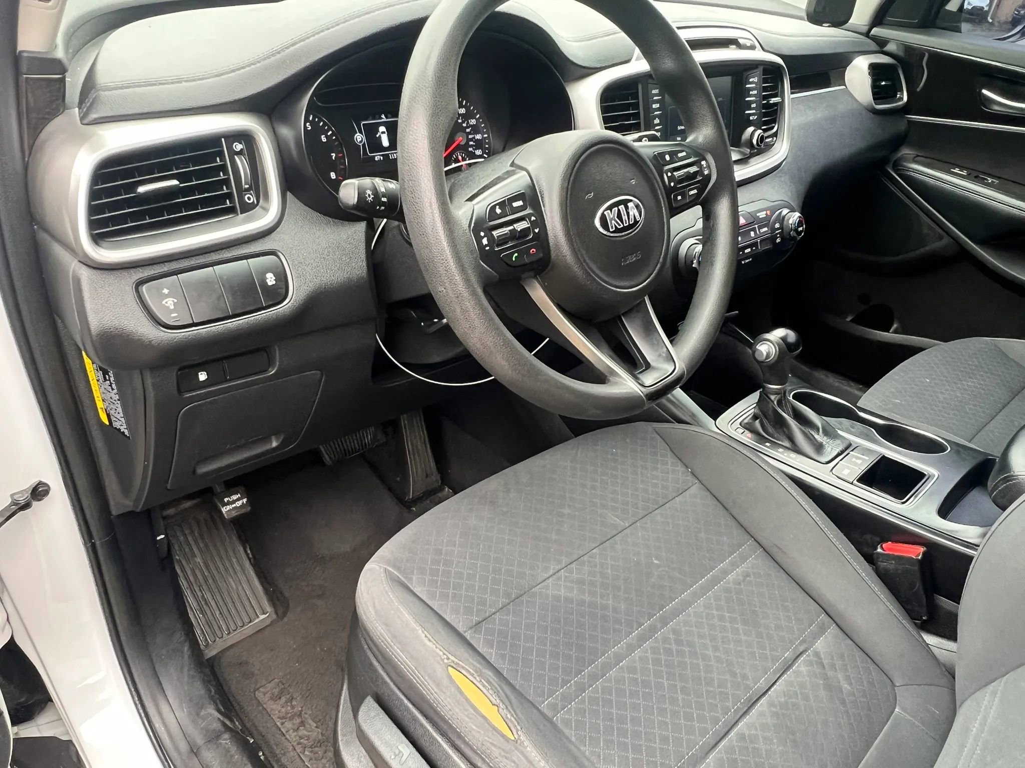 Used 2018 Kia Sorento LX image 16