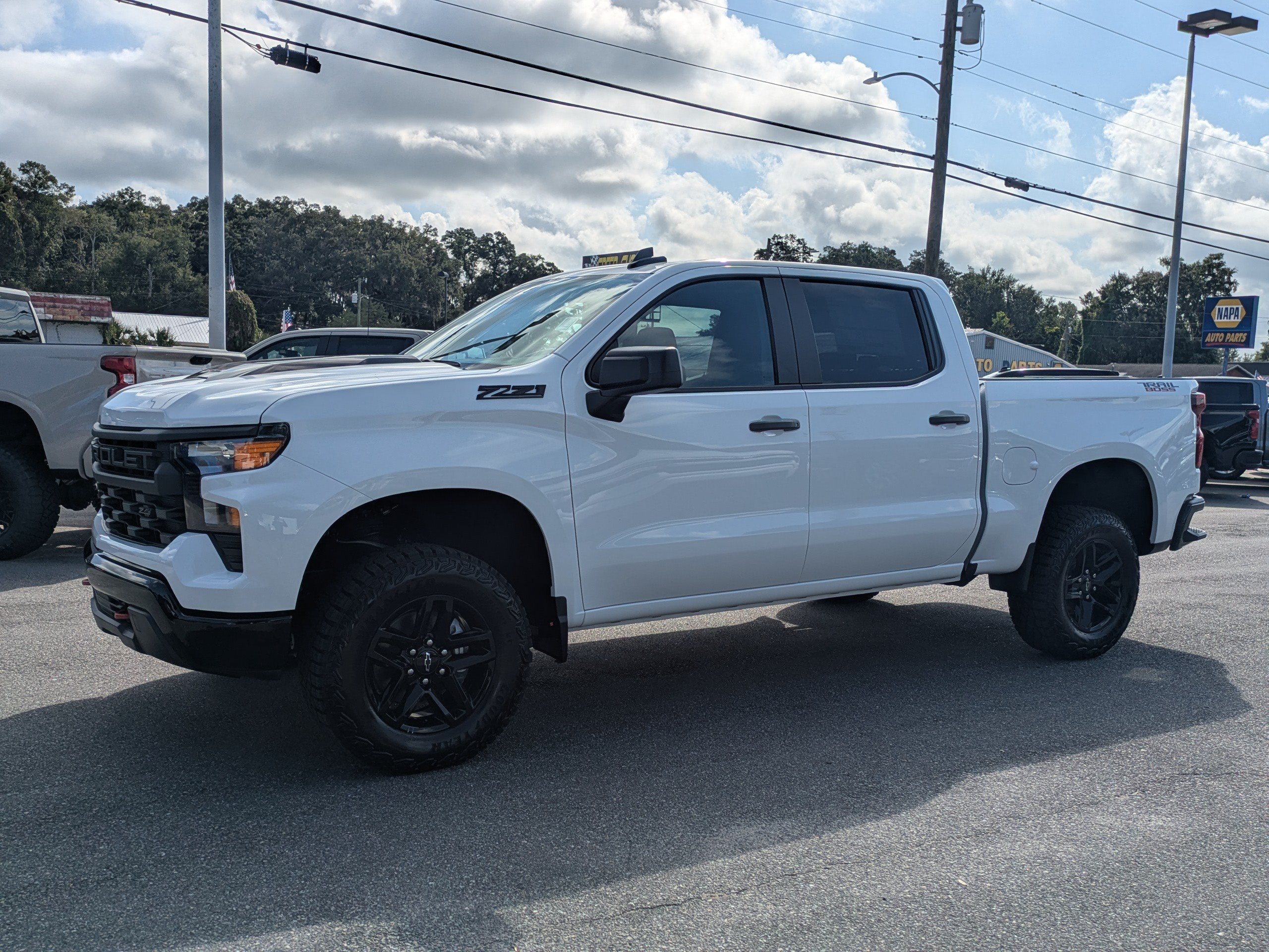 New 2026 Chevrolet Silverado 1500 Custom Trail Boss w/ LPO, Dark Essentials Package AWD/4WD image 8