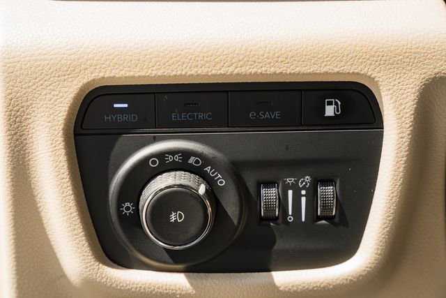 Used 2023 Jeep Grand Cherokee 4WD 4xe w/ Luxury Tech Group II image 46