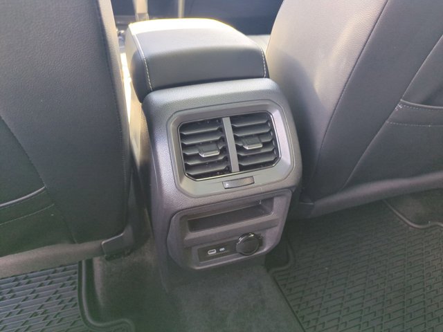 Used 2023 Volkswagen Tiguan SE R-Line image 16