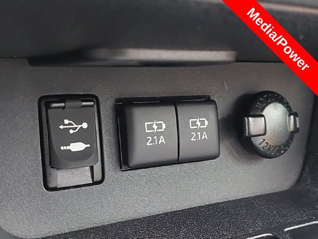 Used 2017 Toyota Highlander Limited AWD/4WD image 29