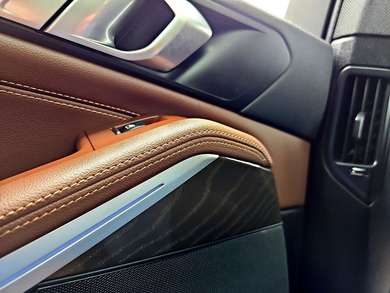 Used 2022 BMW X5 xDrive40i w/ M Sport Package image 55