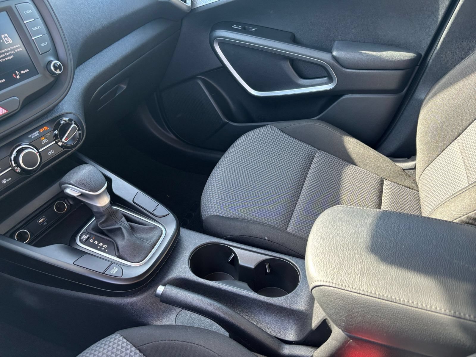 Used 2025 Kia Soul LX w/ LX Technology Package FWD image 38