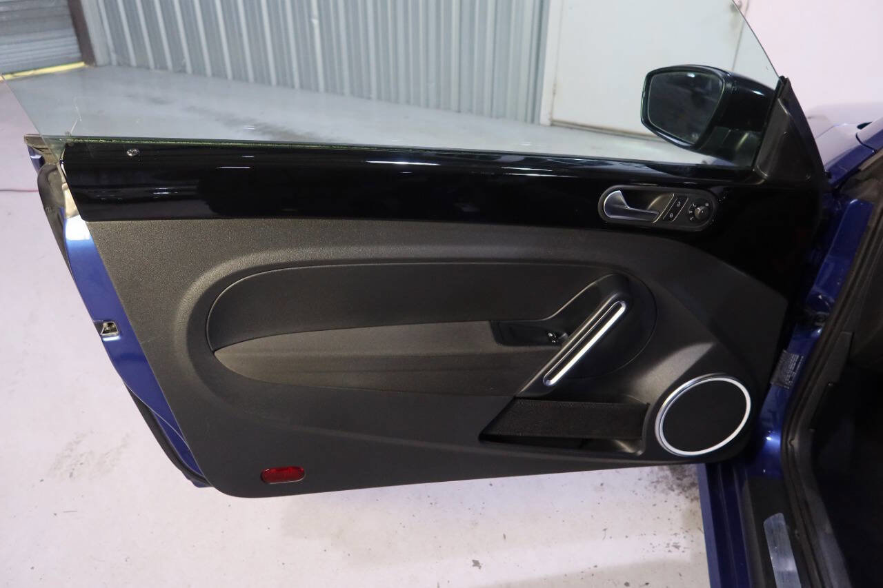 Used 2013 Volkswagen Beetle 2.0T image 19