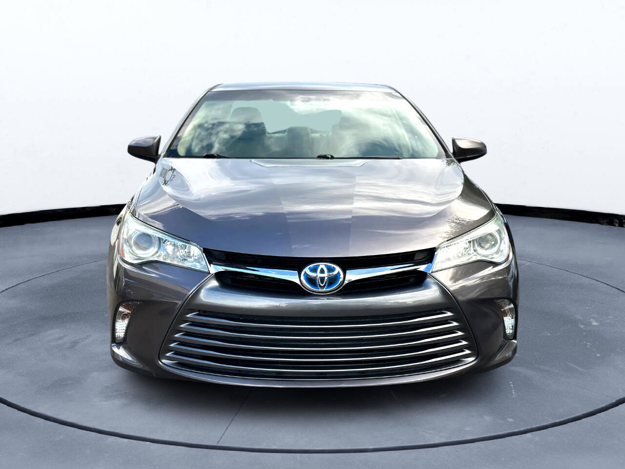 Used 2015 Toyota Camry LE image 2