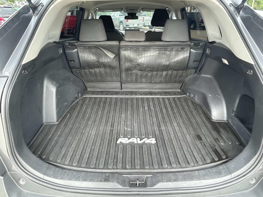 Used 2022 Toyota RAV4 LE FWD image 8