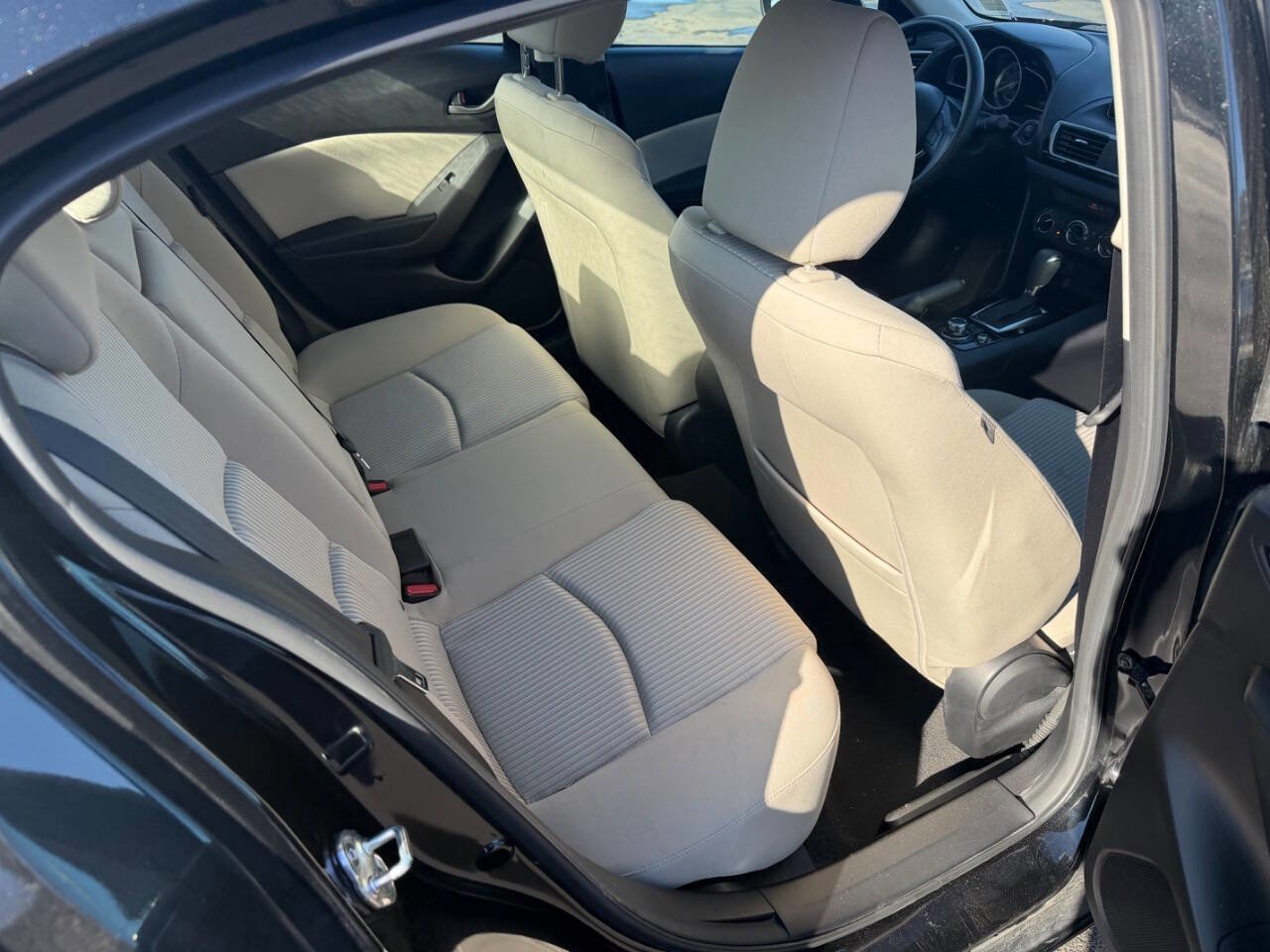 Used 2016 MAZDA MAZDA3 i Sport w/ Preferred Equipment Package image 21