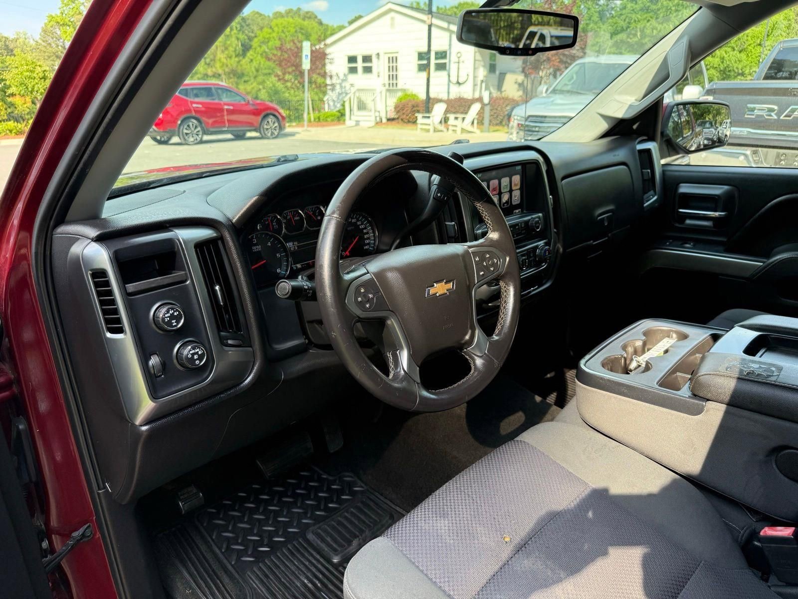 Used 2015 Chevrolet Silverado 1500 LT w/ LT Convenience Package AWD/4WD image 19