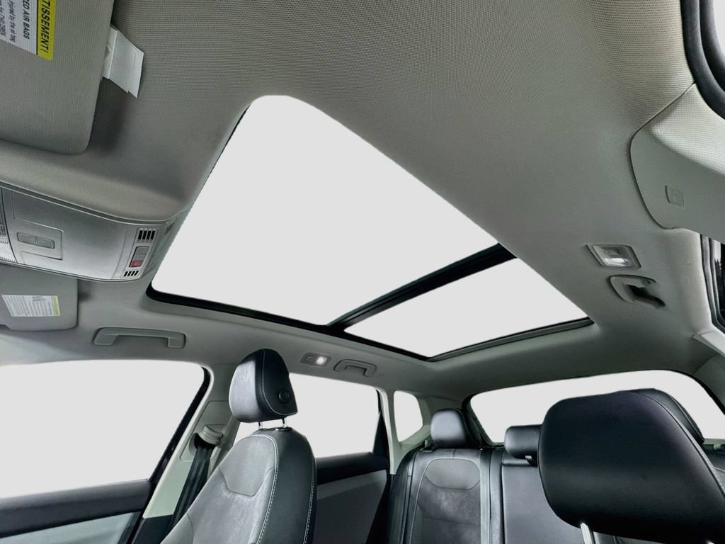 Used 2022 Volkswagen Taos SE w/ Panoramic Sunroof Package FWD image 18