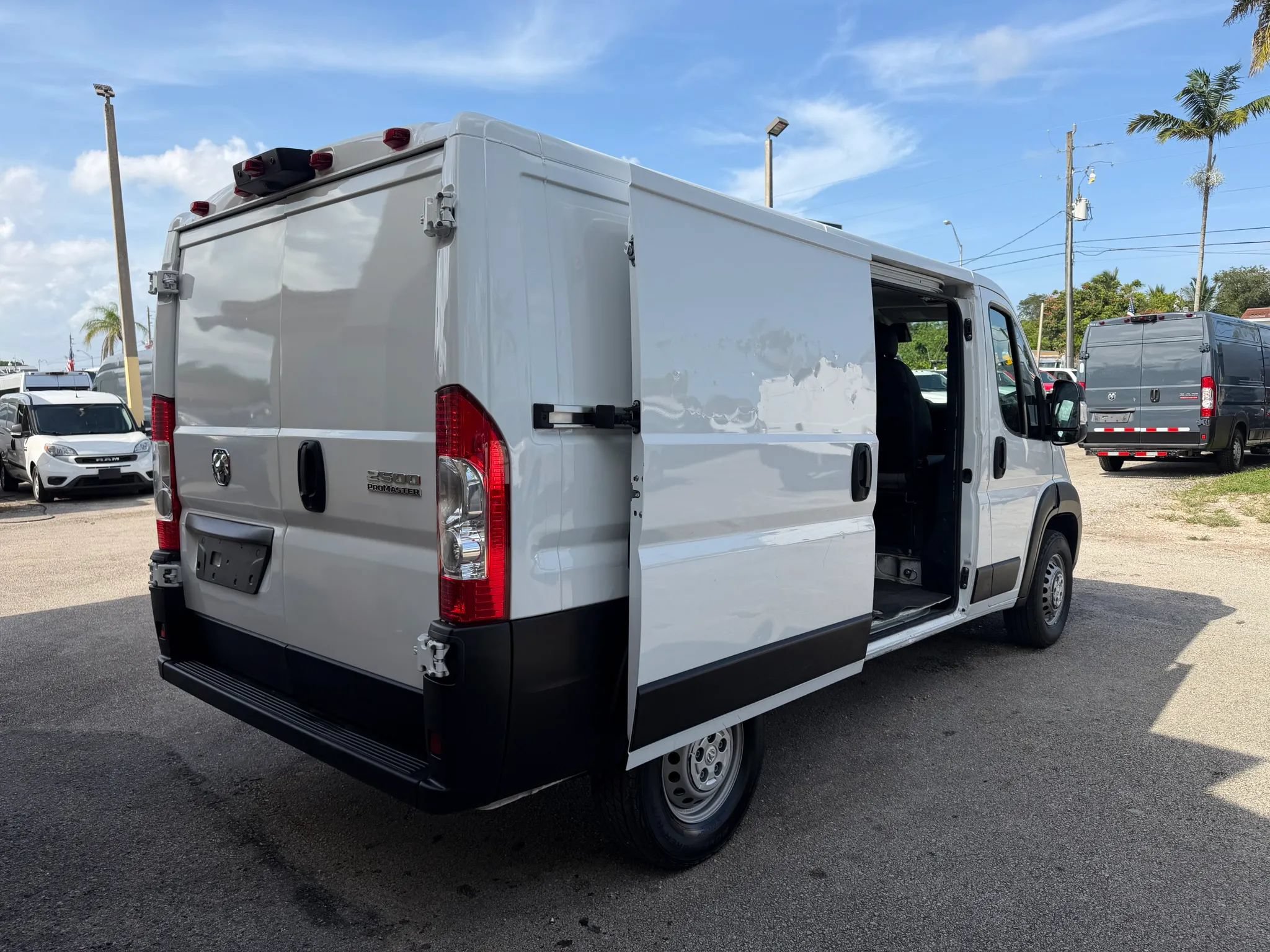 Used 2025 RAM ProMaster 2500 w/ Convenience Group FWD image 6