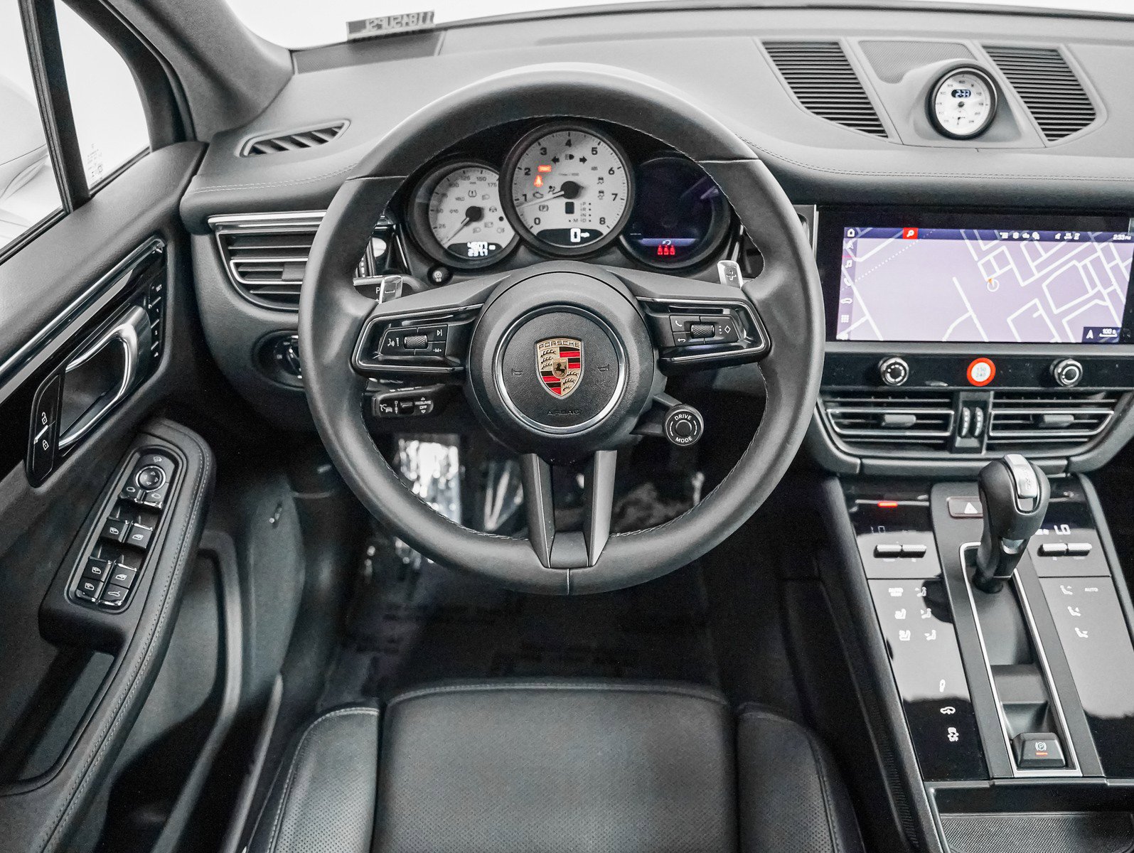 Certified 2025 Porsche Macan S AWD/4WD image 16