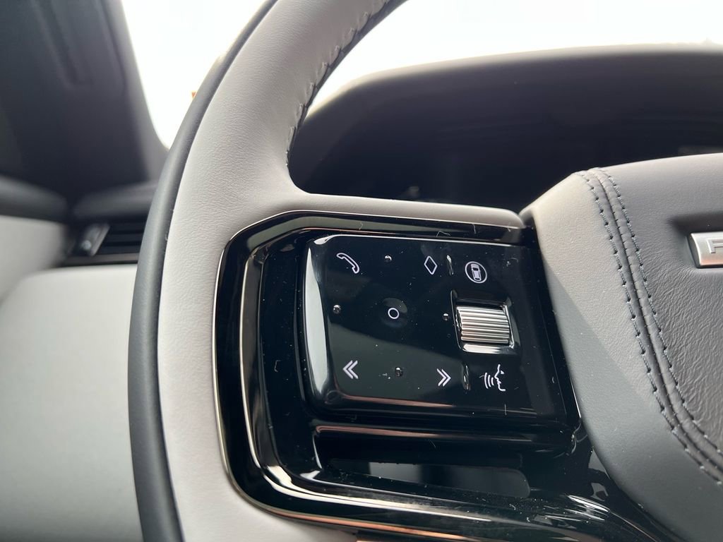New 2026 Land Rover Range Rover Velar Dynamic SE image 12