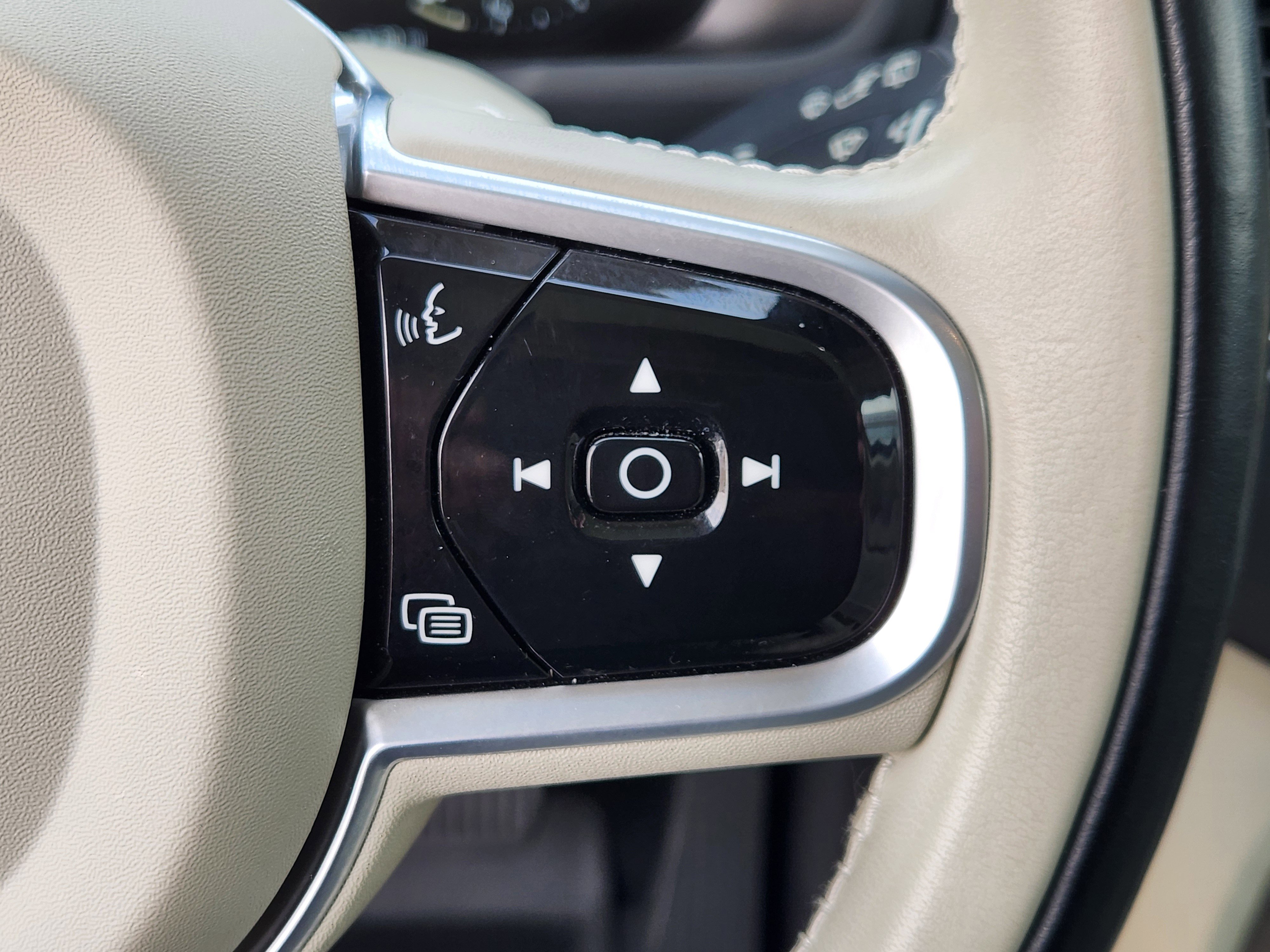 Used 2022 Volvo XC90 T6 Inscription w/ Advanced Package image 26