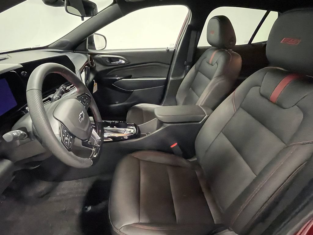 Used 2024 Chevrolet Trax RS FWD image 3