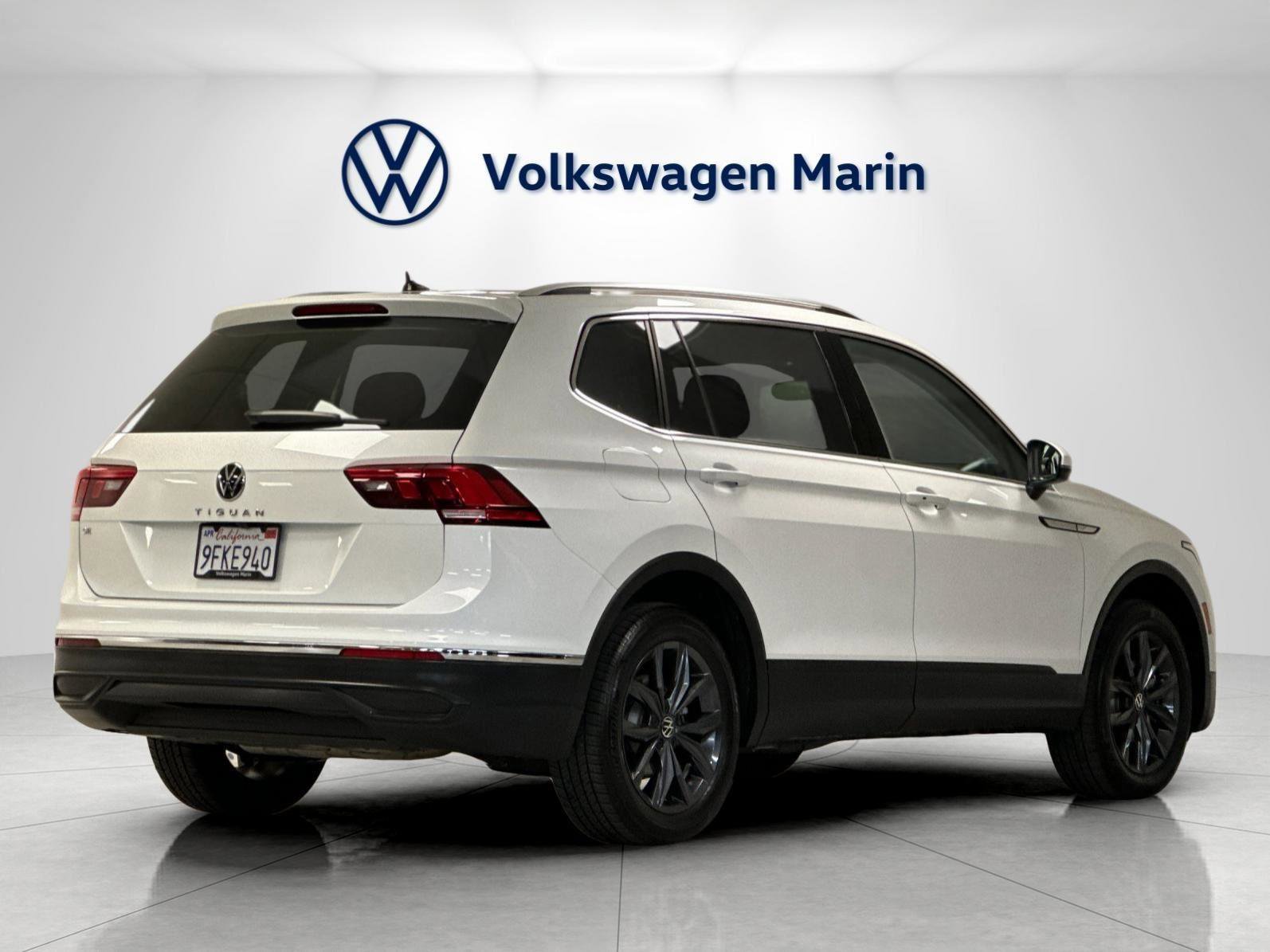 Used 2023 Volkswagen Tiguan SE w/ Panoramic Sunroof Package FWD image 5