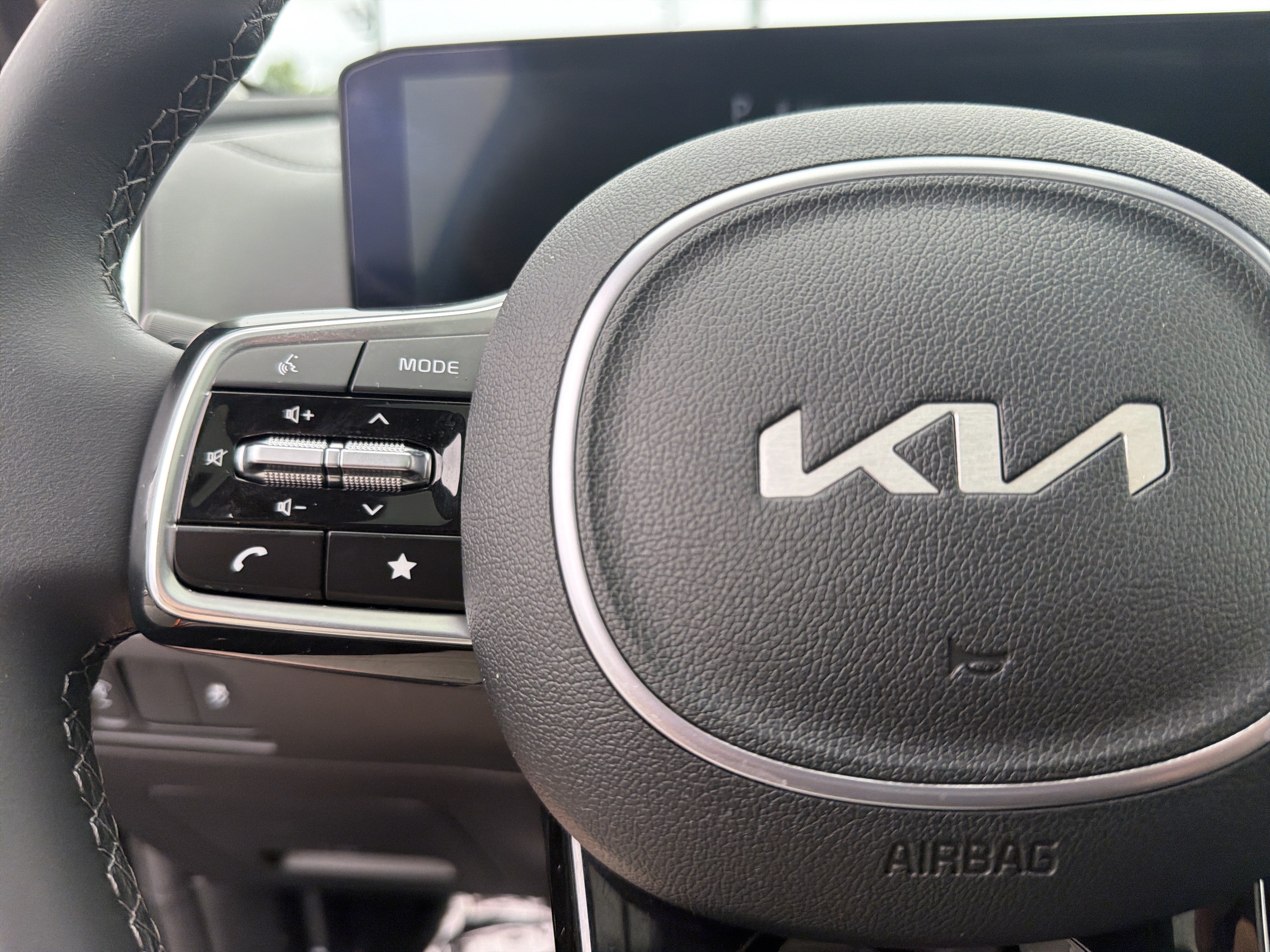 Used 2024 Kia Sorento S w/ Panoramic Sunroof Package FWD image 29