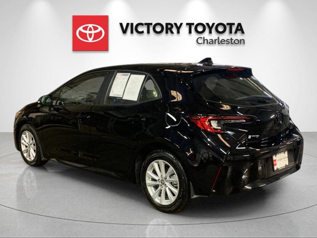 Used 2026 Toyota Corolla SE FWD image 3