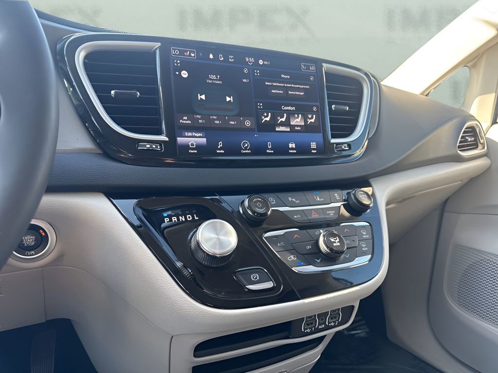 Used 2023 Chrysler Pacifica Touring-L FWD image 22