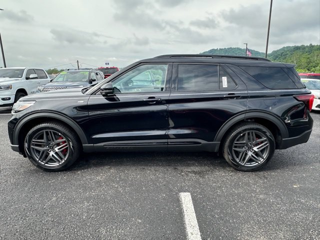 New 2026 Ford Explorer ST-Line w/ ST-Line Street Pack AWD/4WD image 2