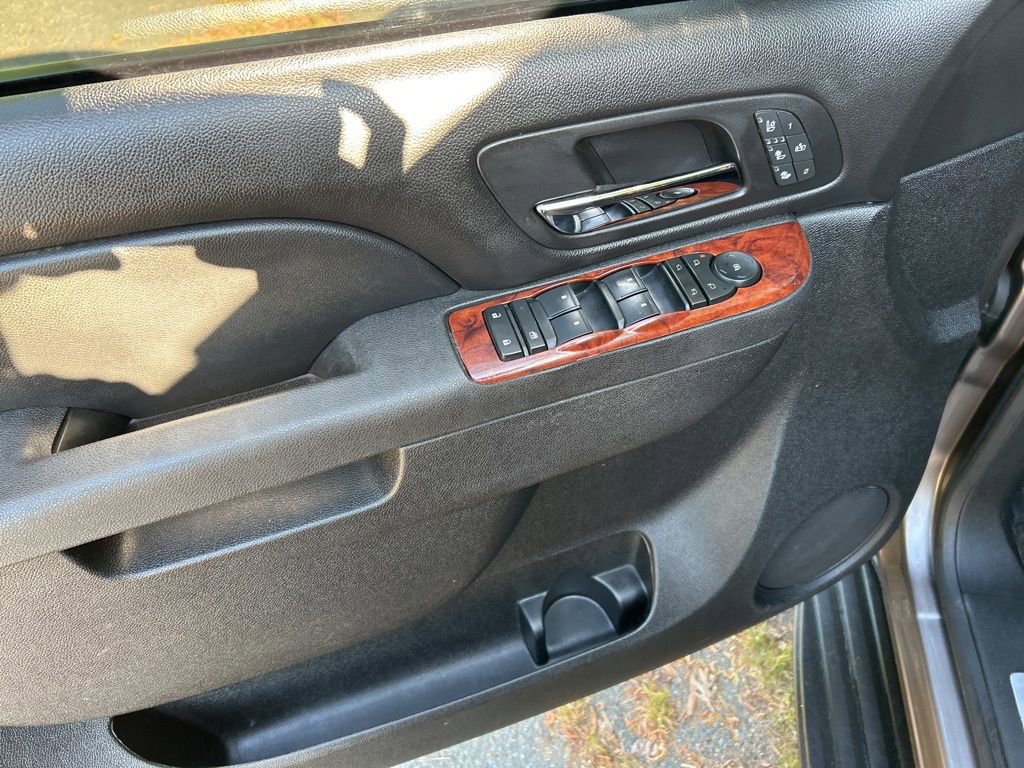 Used 2013 Chevrolet Tahoe LTZ AWD/4WD image 16