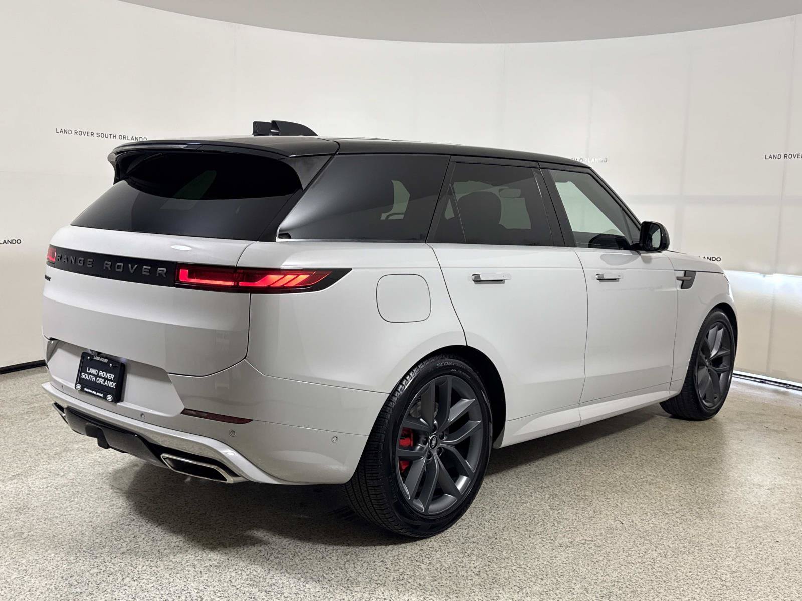 Used 2024 Land Rover Range Rover Sport Dynamic SE AWD/4WD image 5