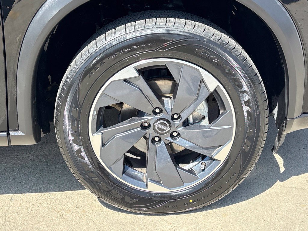 Used 2025 Nissan Rogue SV FWD image 29