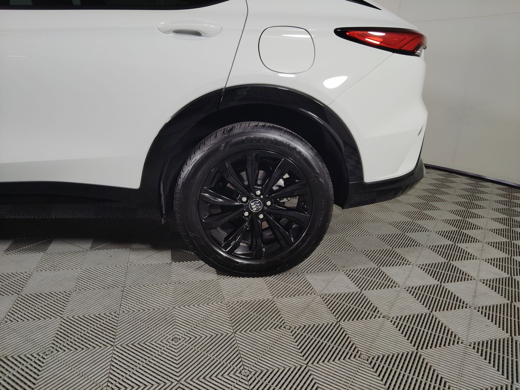 Used 2025 Buick Envista Sport Touring image 11