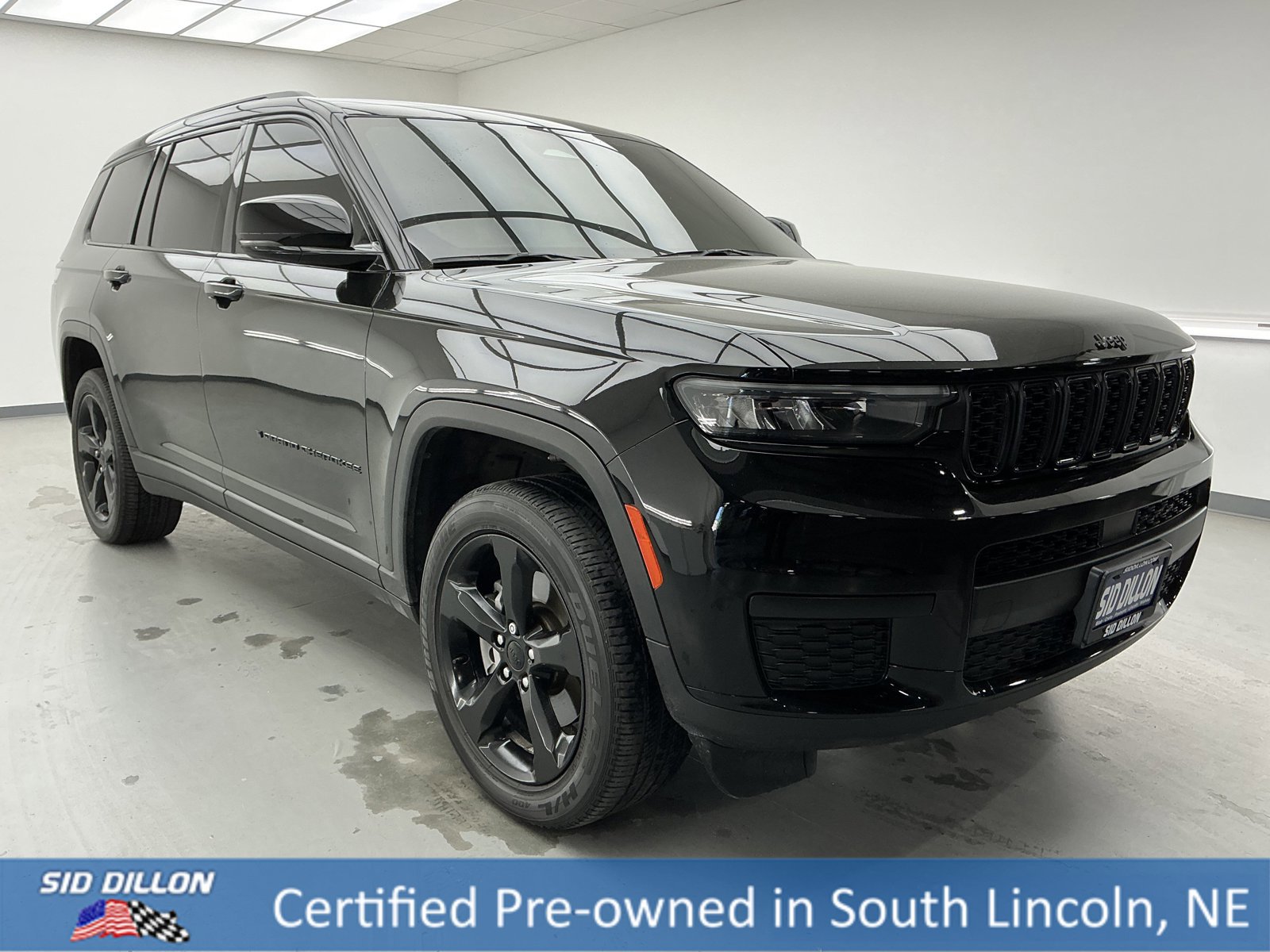 Used 2021 Jeep Grand Cherokee L Laredo image 3