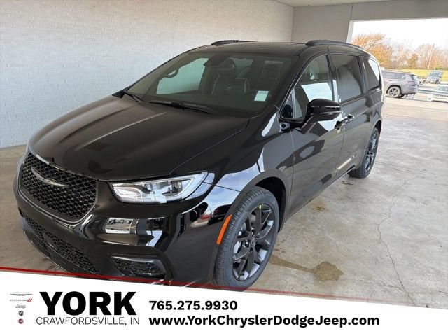 New 2026 Chrysler Pacifica Limited w/ S Appearance Package