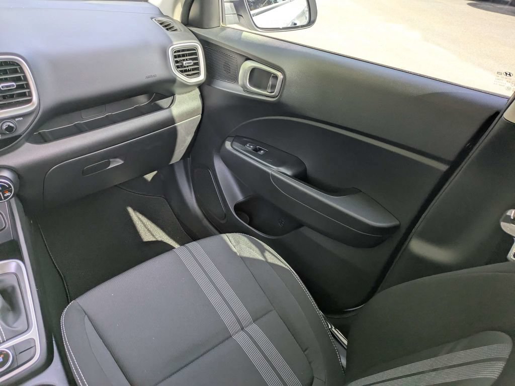 Used 2024 Hyundai Venue SEL FWD image 17